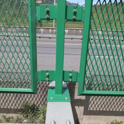 厂家供应高速公路防眩网 钢板防眩围栏
