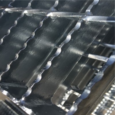 厂家定制 压焊钢格板 防滑齿形格栅板 楼梯踏步钢格板