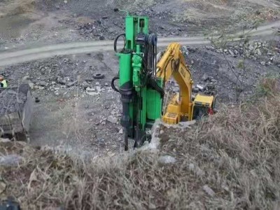 岩石钻裂一体机、液压凿岩机劈裂机挖改钻机、矿山工程机械图1