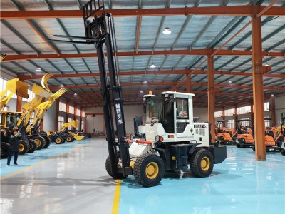 日力重工四驱叉车越野叉车3吨4吨5吨6吨叉车齐全图2