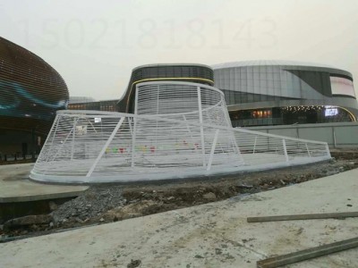 上海海洋馆入口旋转护栏 不锈钢艺术雕塑定制图2