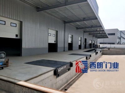 苏州保税区仓库用的电动升降板