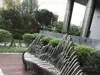 商丘塑景承制不锈钢座椅雕塑 步行街抽象椅子雕塑图2