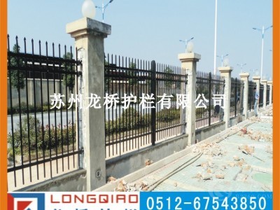 黄石围墙护栏 工厂小区围墙栏杆 镀锌钢管焊接 拼装式 龙桥图4