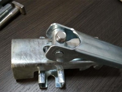 夹持器   防溢裙板夹持器  皮带夹持器那家好