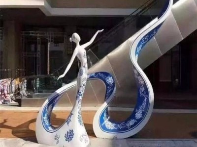 江北广场青花瓷抽象人物雕塑 飘带裙摆工艺定制图2