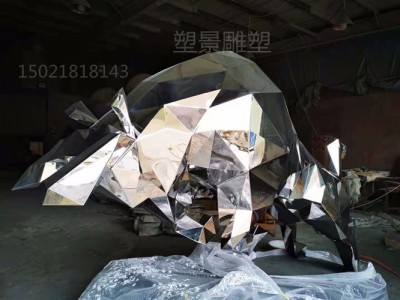 鞍山定制不锈钢镜面牛雕塑 几何面拓荒牛雕塑摆件图3