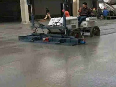 隧道混凝土三滚轴摊铺整平机 震动梁 四轴砼路面振动摊铺机定做