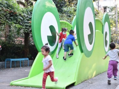 南京社区街道雕塑 不锈钢青蛙滑梯雕塑摆件