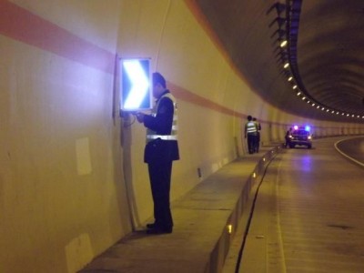 高速公路进出线形诱导标志 太阳能标志牌支持定制图3