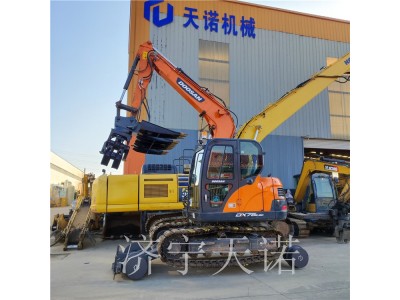 挖机铁路枕木更换夹具 水泥枕木搬运夹 旋转枕木机咨询天诺机械