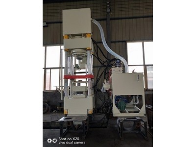 焦作舔盐砖压块机鑫源牌牛羊大牲畜饲料加工设备l图2