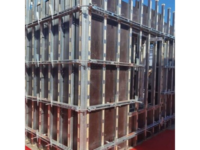 奥宏工程施工建材镀锌防锈钢包木