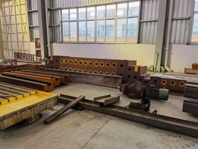 华东数控产2.5X12米龙门导轨磨床图2