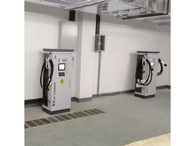 一托六群充汽车直流桩02