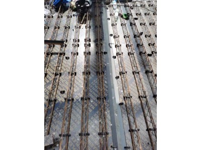 一种可拆卸可重复使用钢筋桁架楼承板图2