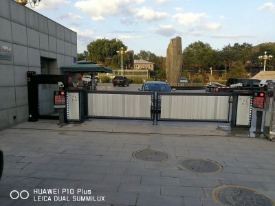 出入口双面广告空降闸05图1