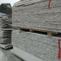 湖南芝麻灰工程板材 25厚地铺板烧面石材供应厂家