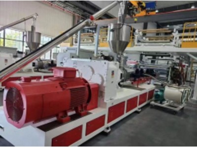 SPC石塑地板生产线机械设备技术图1