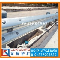 郑州高速公路防撞护栏 郑州道路波形板防撞栏 龙桥生产