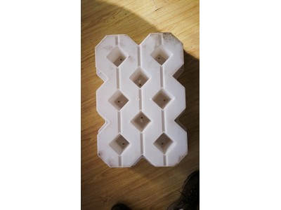 草坪植草砖开元模具-水泥植草砖产品定制