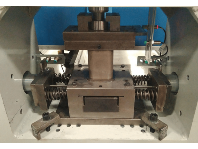 佛山振凯机械数控护栏方管自动冲孔机图5