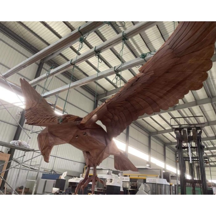 潍坊机械式桐木雕刻 大雕鹰雕塑 悬挂动雕图2