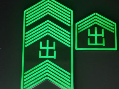 广州地铁站厅逃生嵌入发光不锈钢地标，夜光不锈钢消防标识图3
