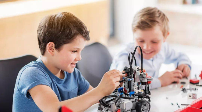 少儿编程培训课程，孩子从小学编程的优势和作用有哪些？