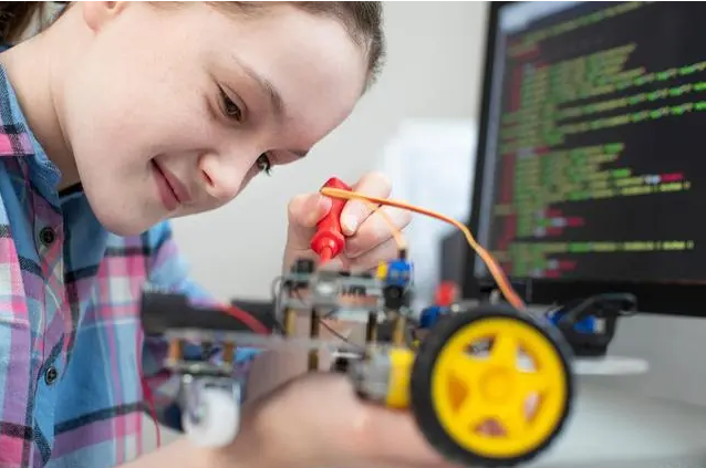 少儿编程初学选什么编程语言比较好？