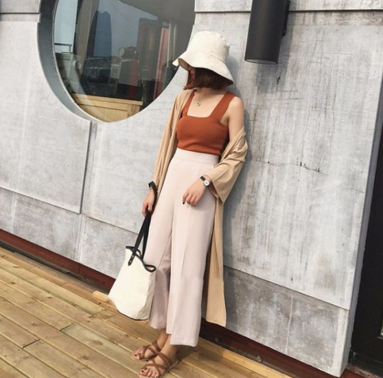 万能的白色， 这样搭配美翻今年的秋冬季