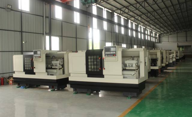 数控机床精度靠什么装置保证？