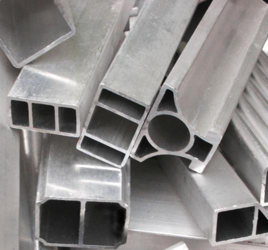 铝型材挤压生产过程中操作机器的几大注意事项