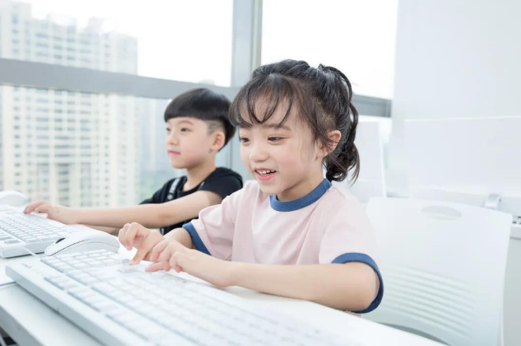 北京小孩子编程课程哪家好？小码王少儿编程怎么样？