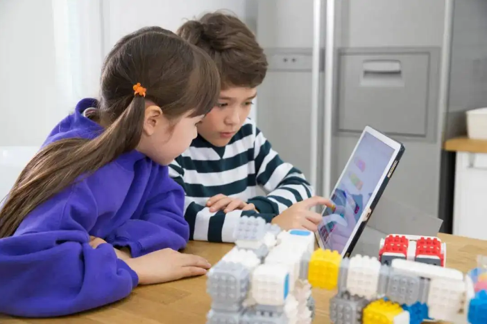 学编程要数学好吗？编程对学数学有帮助吗？