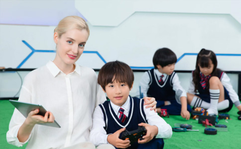 从游戏到编程 小码王少儿编程带动成长