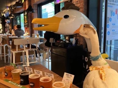 上海餐厅铁锅炖大鹅不锈钢雕塑