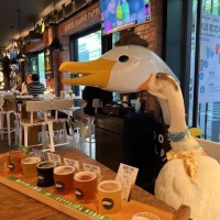 上海餐厅铁锅炖大鹅不锈钢雕塑