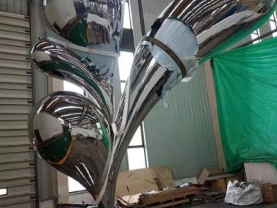 户外摆件 三水滴不锈钢高倍镜面雕塑
