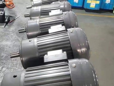 制袋机专用齿轮减速机，东本减速机，东本电机，东本厂家直销