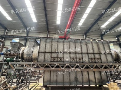 使用核桃壳椰壳制作生物质原材料的炭化机