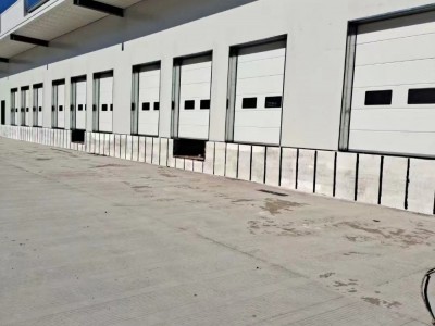 热镀锌板 提升门 尺寸定制 易清洁、密闭性良好、耐腐蚀