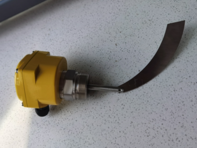 SRT10CD00504伊玛EMA阻旋料位开关图4