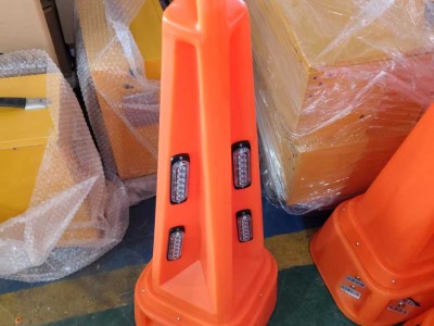 200瓦声光路锥报警器价格道路施工声光警示路锥图