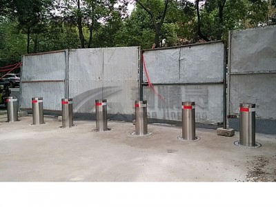 武汉钢精灵路桩 汉口火车站路桩 不锈钢防撞路桩图1