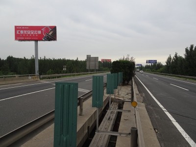 济南高速广告牌图1