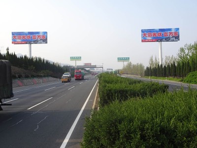 济南高速广告牌图2