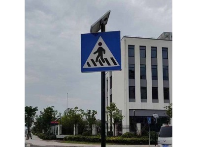 新版太阳能人行道标志牌 人行道自发光警示标志 led交通标识报价图3
