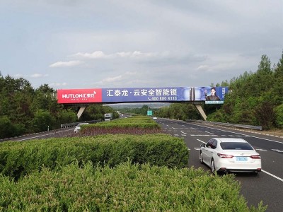 日照高速单立柱跨线桥广告牌图3