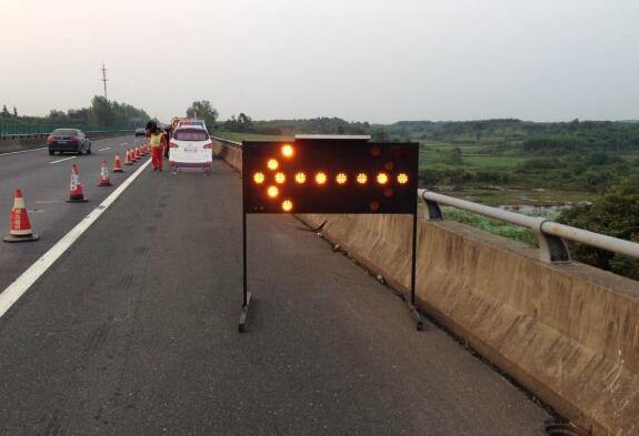 1500型太阳能导向牌 1500型太阳能导向牌